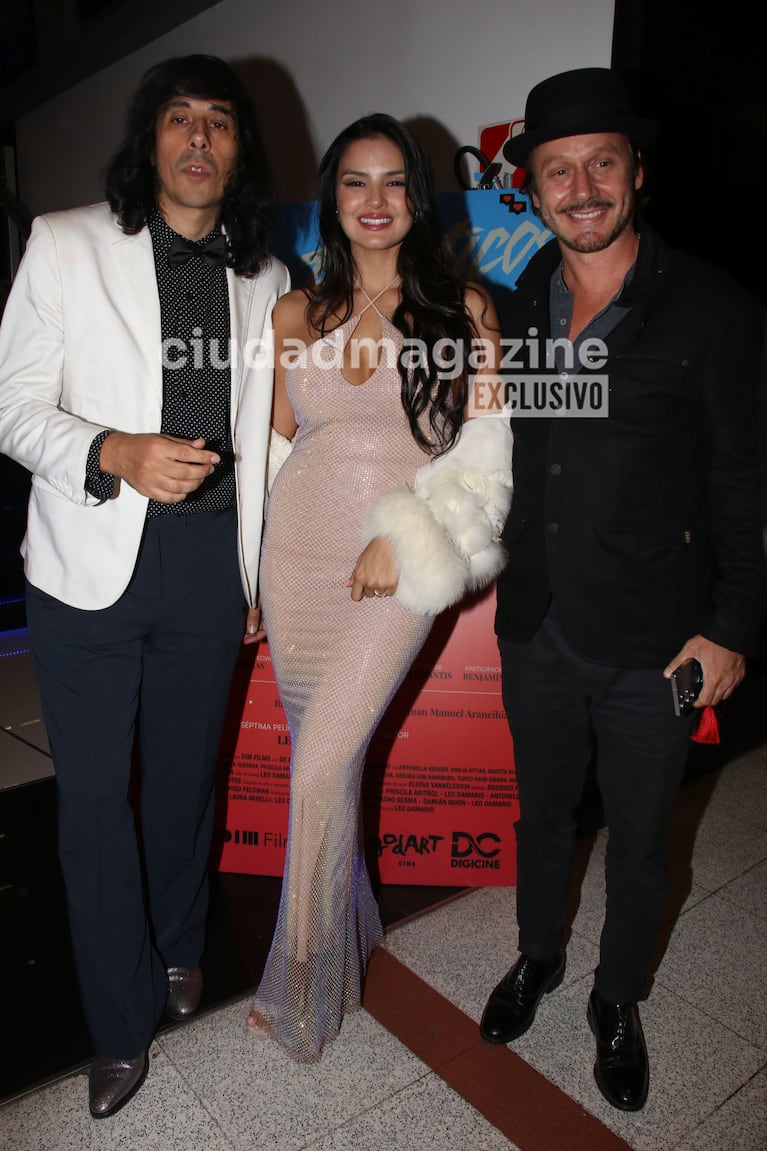 Antonela Kruger, Leo Damario y Benjamín Vicuña en el estreno de Solo Fanáticos (Foto: Movilpress).