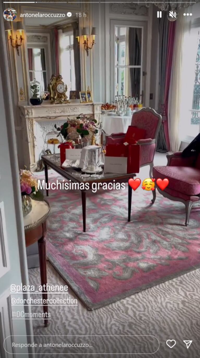 Antonela Roccuzzo deslumbró en el Fashion Week de París: botas altas y jugado escote