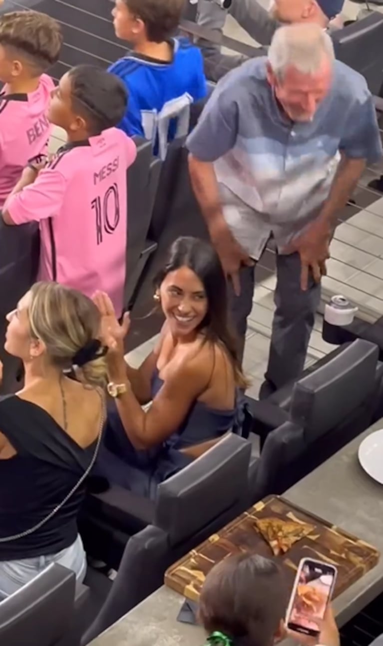 Antonela Roccuzzo en el estadio DRV PNK.