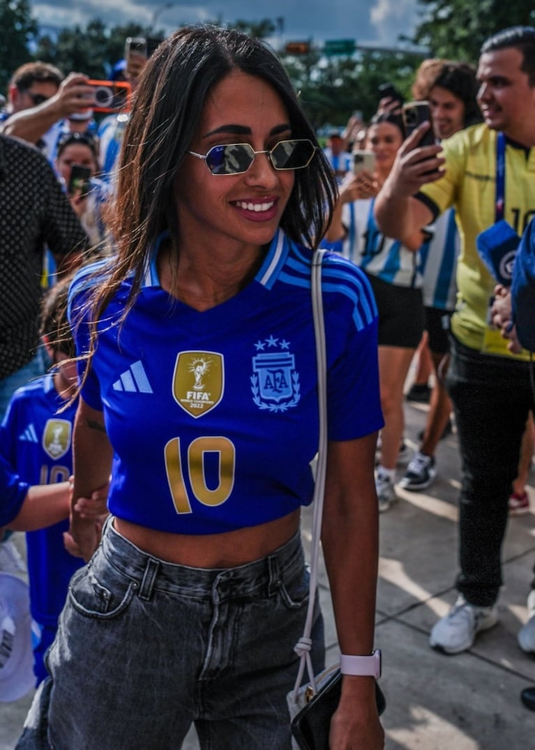 Antonela Roccuzzo en el estadio NRG de Houston.