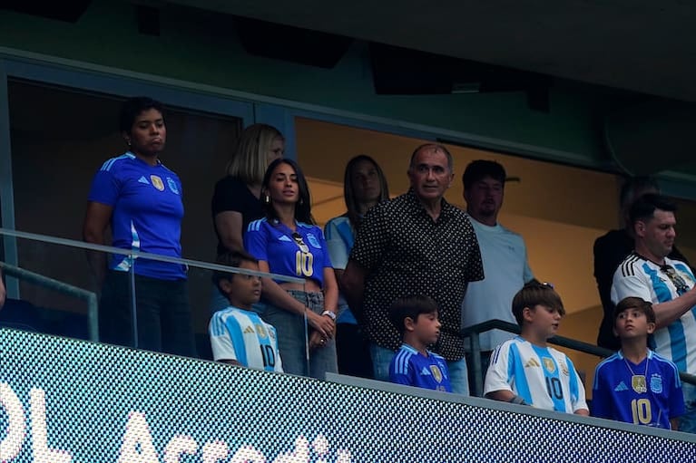 Antonela Roccuzzo en el palco.