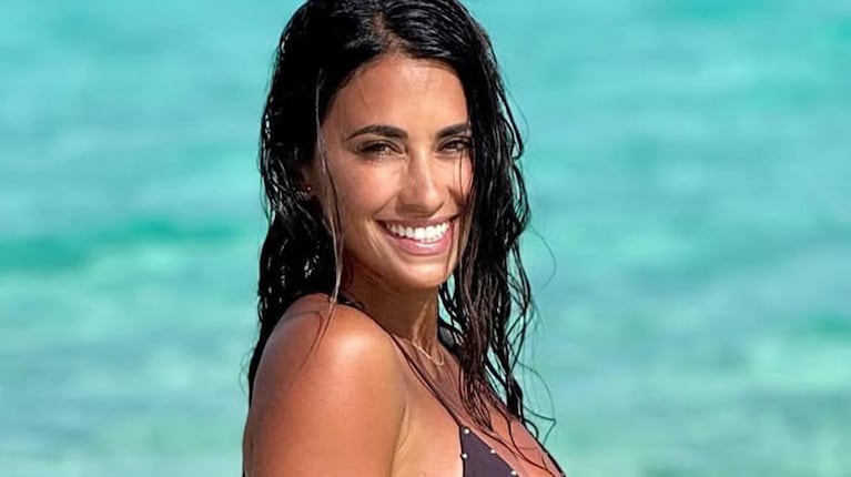 Antonela Roccuzzo encendió las redes desde Miami: marcó tendencia con una microbikini bicolor cavada. Foto: Instagram @antonelaroccuzzo