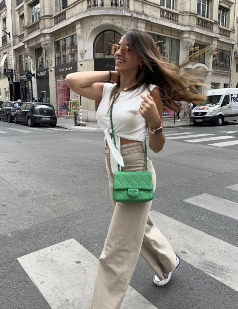 Antonela Roccuzzo lució su look más chic con exclusiva cartera Chanel: "Primavera en París"