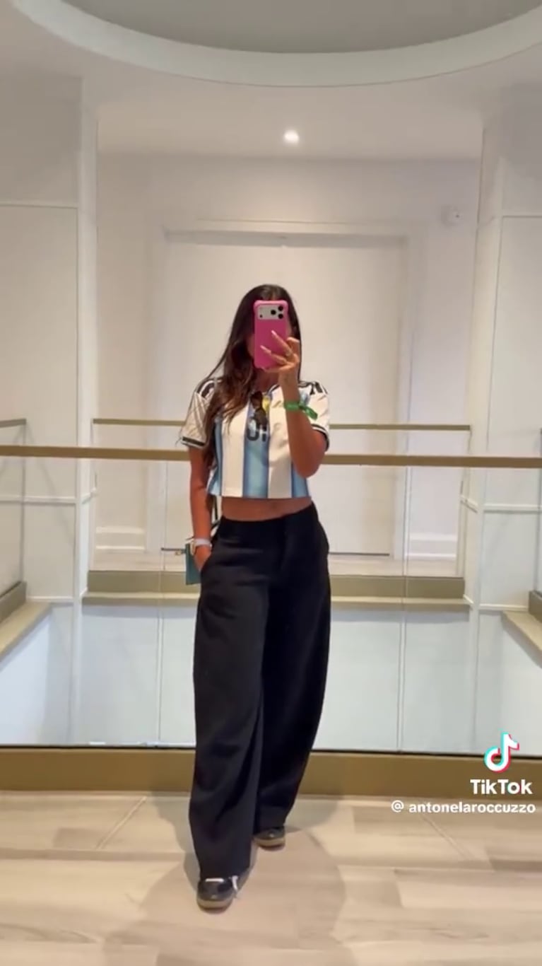 Antonela Roccuzzo mostró su look para ir a ver a Lionel Messi al MUNDIAL™ (Foto: captura TikTok/@antonelaroccuzzo).
