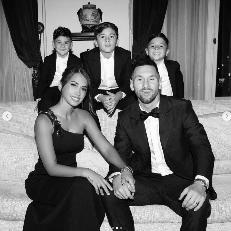 Antonela Roccuzzo posteó las fotos más emotivas con Lionel Messi y sus tres hijos en el back del Balón de Oro