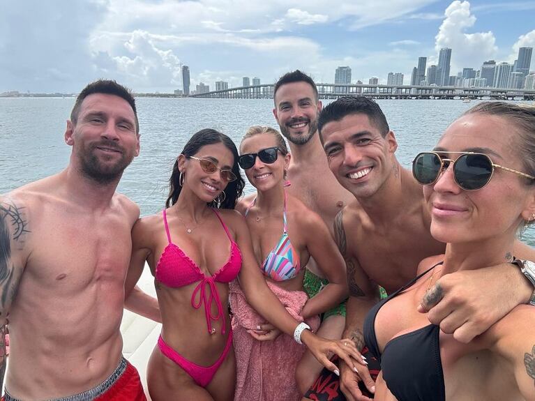 Antonela Roccuzzo publicó fotos con Leo Messi en un lujoso yate y un detalle en su cuerpo llamó la atención