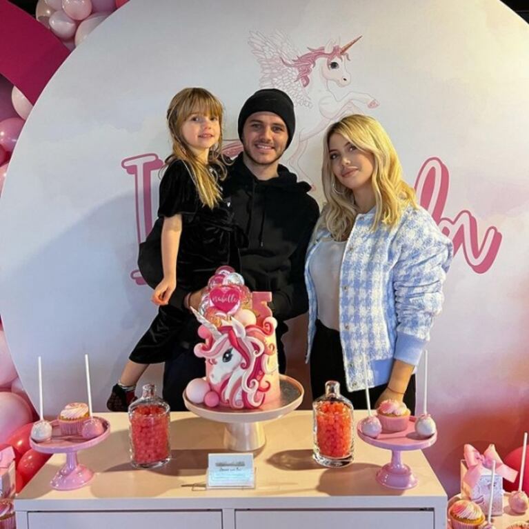 Antonela Roccuzzo, tras los rumores de mala onda con Wanda Nara, estuvo en el cumpleaños de Isabella: "Las mamis"