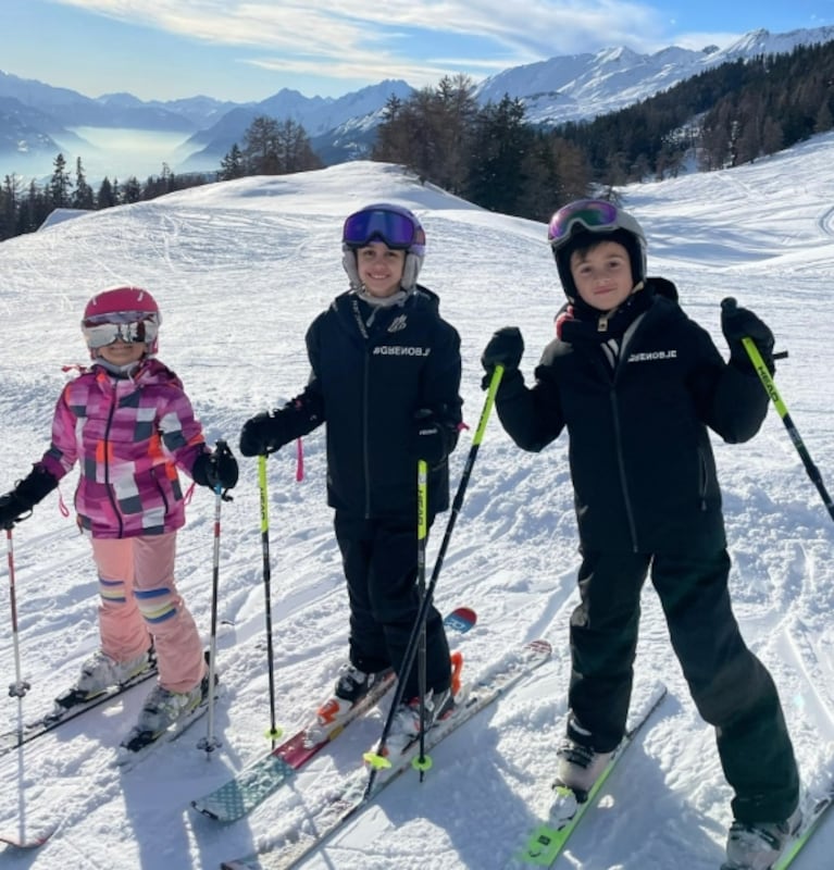 Antonela Roccuzzo y Lionel Messi, de vacaciones en los Alpes: el álbum de fotos en la nieve