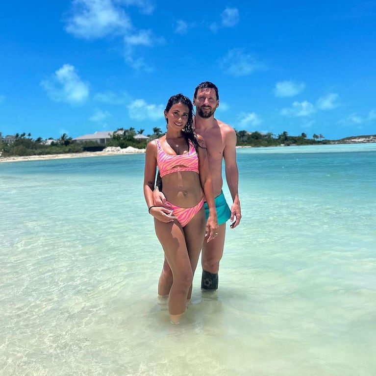 Antonela Roccuzzo y Lionel Messi. (Foto: @leomessi)