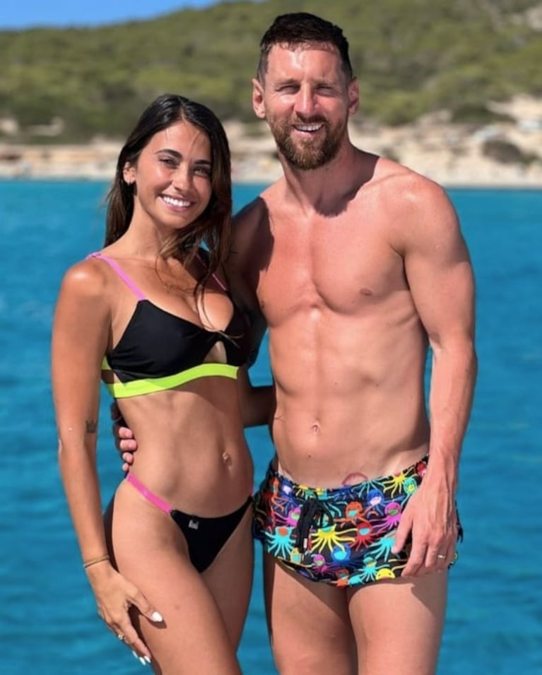 Antonela Roccuzzo y Lionel Messi posaron en traje de baño y recibieron millones de likes