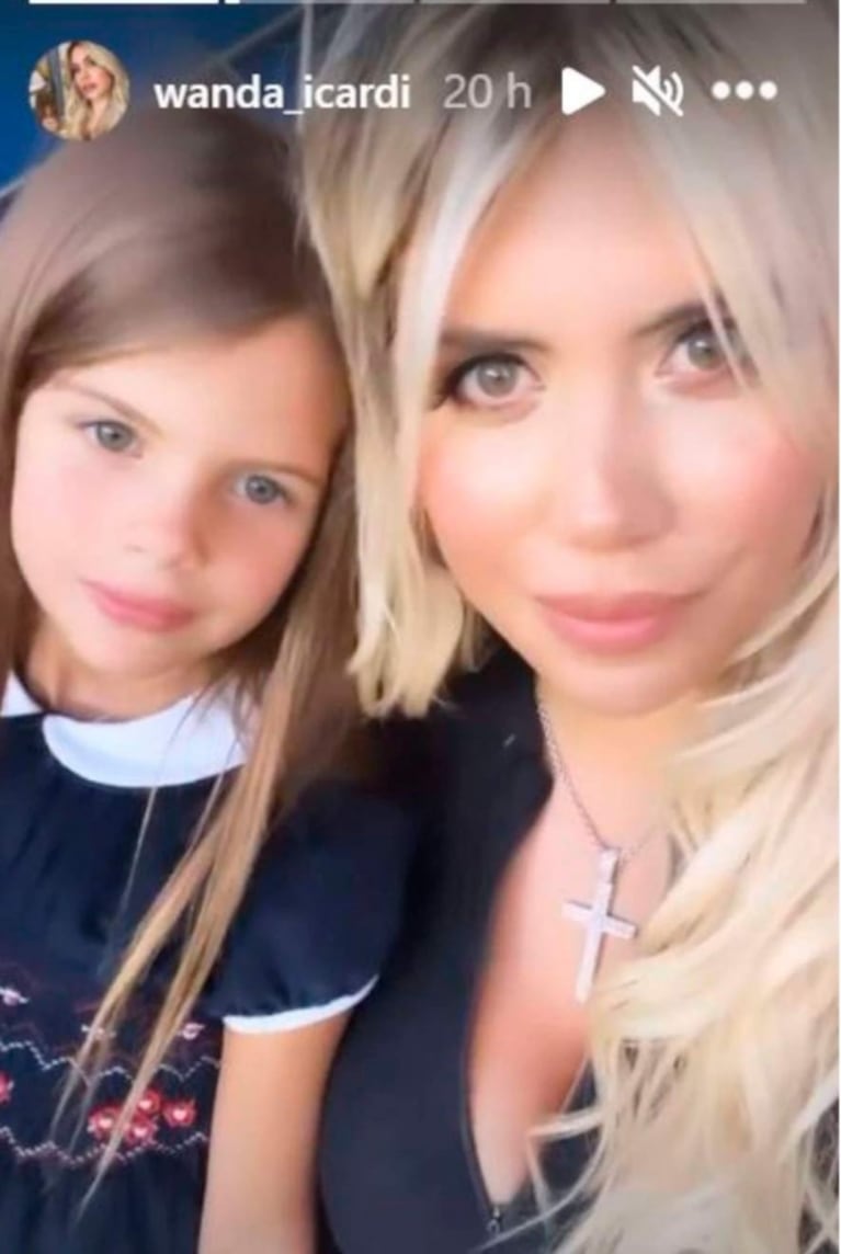 Antonela Roccuzzo y Wanda Nara coincidieron en el mismo estadio durante un partido del PSG, con Lio Messi en la platea