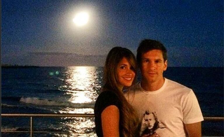 Antonella Roccuzzo y Lionel Messi, enamorados en Barcelona. (Foto: instagram.com/antoroccuzzo88)