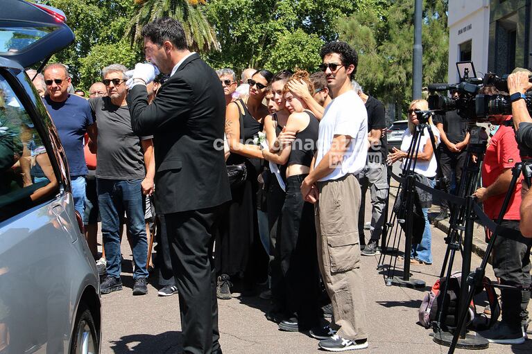 Antonia y Fausto Bengoechea, Ricardo y el Chino en el último adiós de Alejandra Darín.