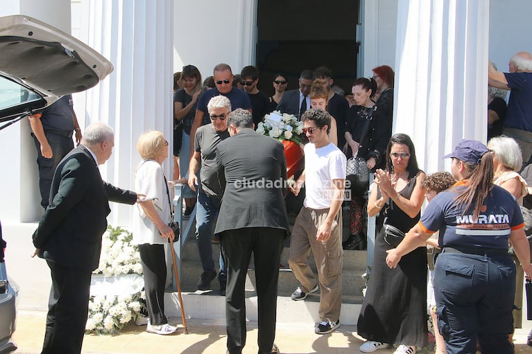 Antonia y Fausto Bengoechea, Ricardo y el Chino en el último adiós de Alejandra Darín.
