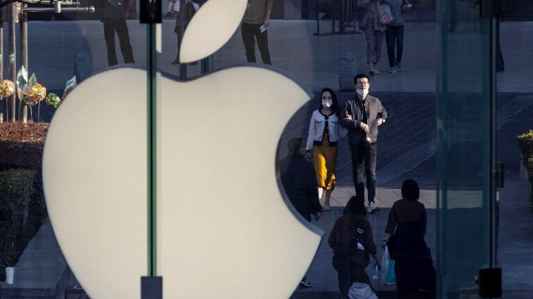 Apple adelanta a Huawei y vuelve a ser el segundo vendedor de 'smartphones' en 2020. Foto: EFE.