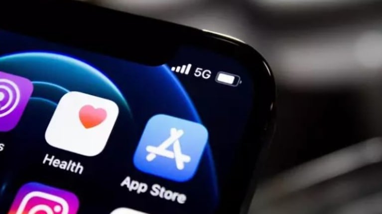 Apple permitirá las tiendas de aplicaciones de terceros en iOS para cumplir con la normativa de la UE, según Gurman
