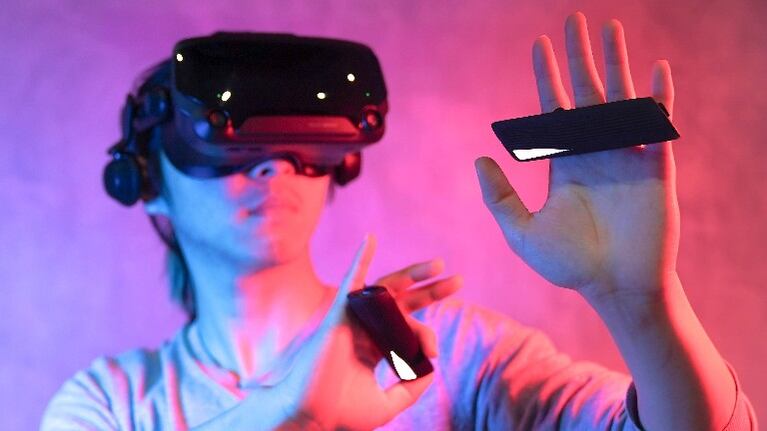 Apple trabaja en su primer casco VR, precursor de un dispositivo de realidad aumentada más ambicioso. Foto a modo ilustrativo: EFE.