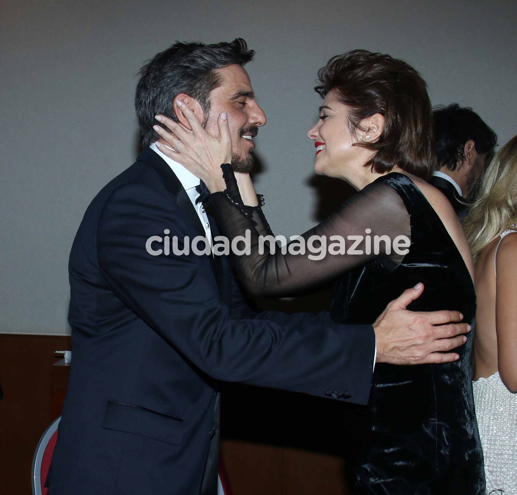 Araceli festejó sus 50 rodeada de su amor y amigos tras los Martín Fierro (Fotos: Movilpress).