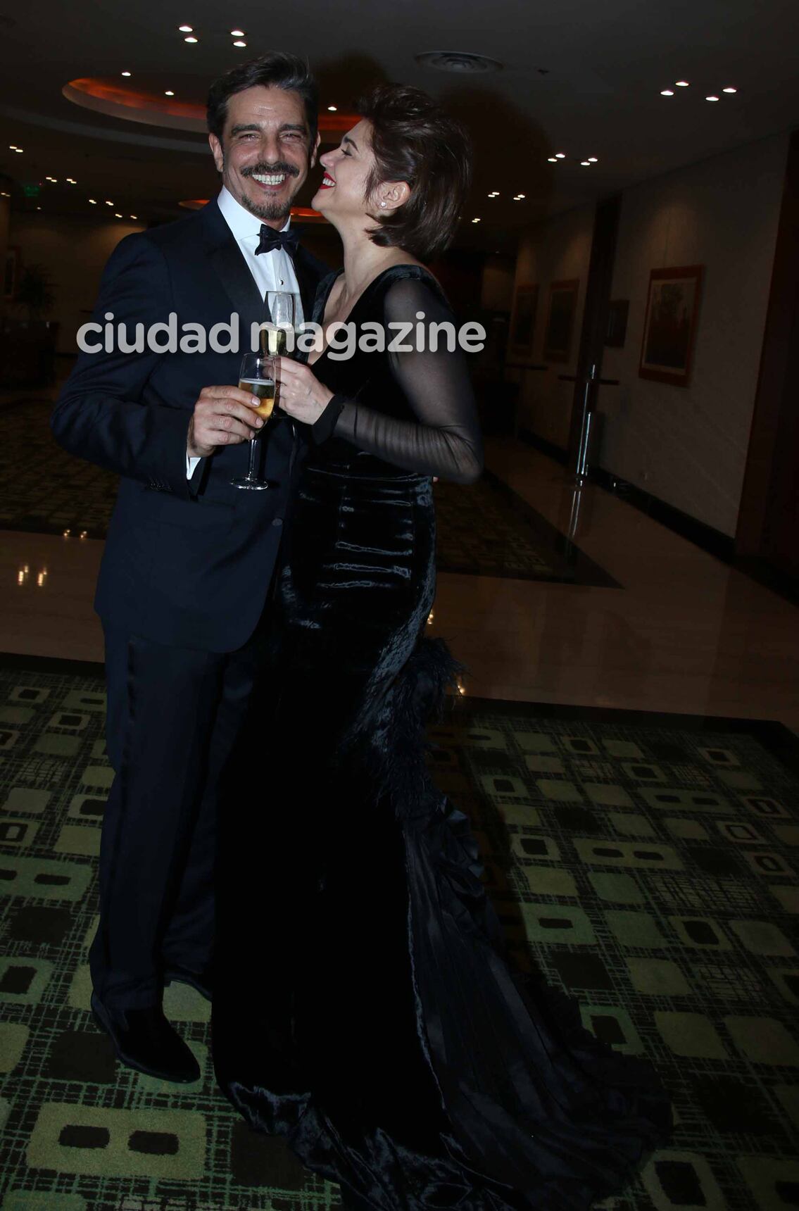 Araceli festejó sus 50 rodeada de su amor y amigos tras los Martín Fierro (Fotos: Movilpress).