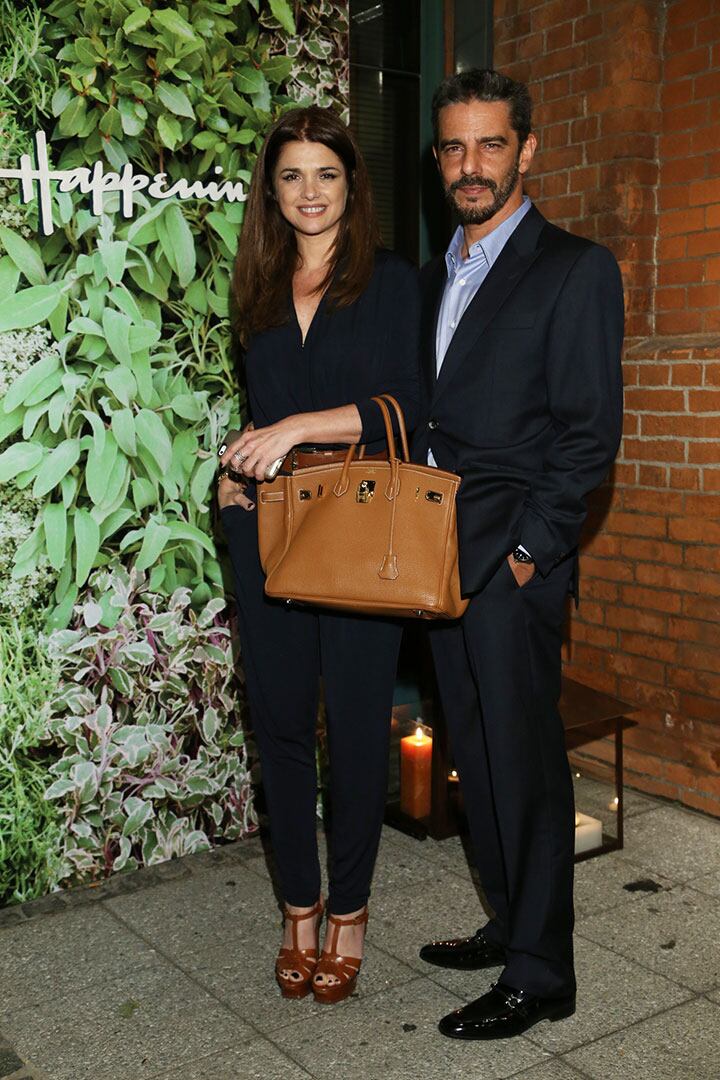 Araceli González y Fabián Mazzei, una pareja muy elegante en la noche porteña (Foto: mass+ Grupo).
