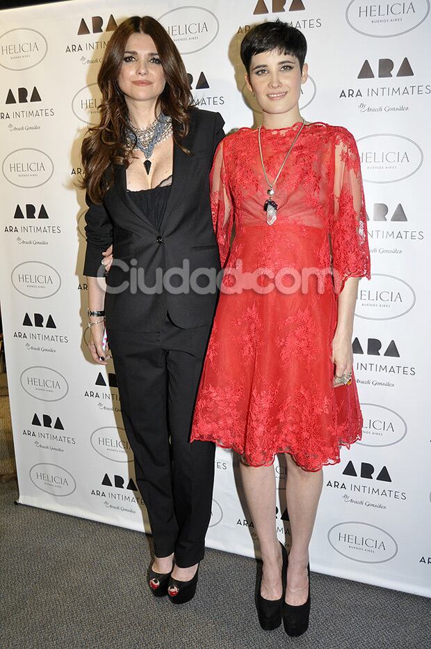 Araceli González y Florencia Torrente en su desfile del BAAM. (Foto: Jennifer Rubio / Ciudad.com)