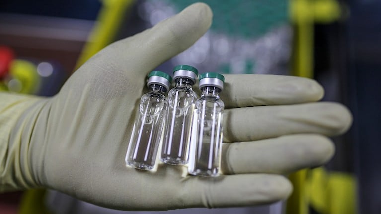 Argentina autoriza "con carácter de emergencia" una vacuna producida en India. Foto: Bloomberg.