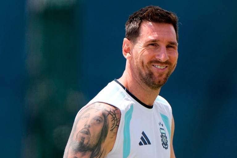 Argentina's Lionel Messi walks to training for the the World Cup soccer tournament Tuesday, June 23, 2026, in Kansas City, Kan. (AP Photo/Charlie Riedel)