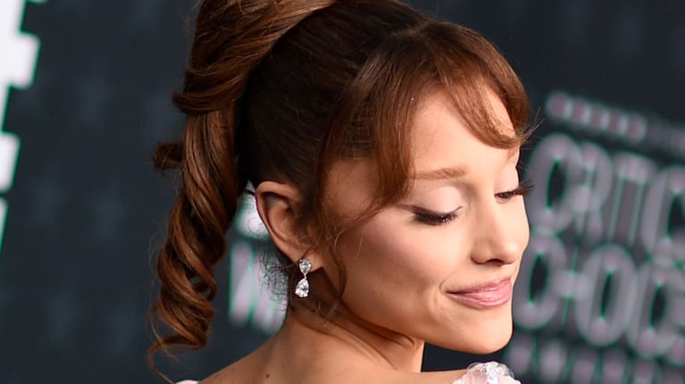 Ariana Grande y su perfecto delineado (Foto: AP).