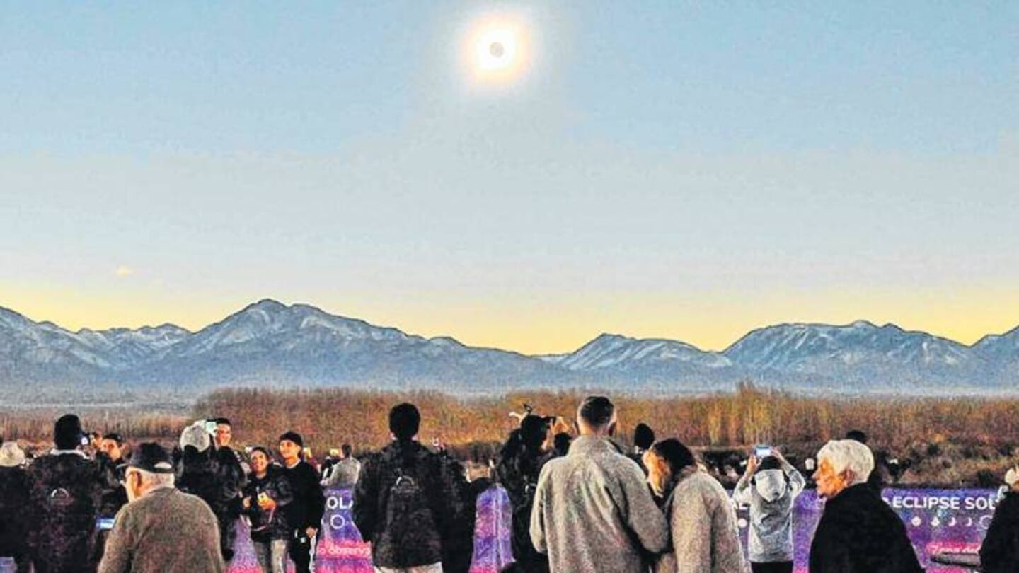 Arman los telescopios para ver el eclipse en Río Negro, pero hay incertidumbre por el clima