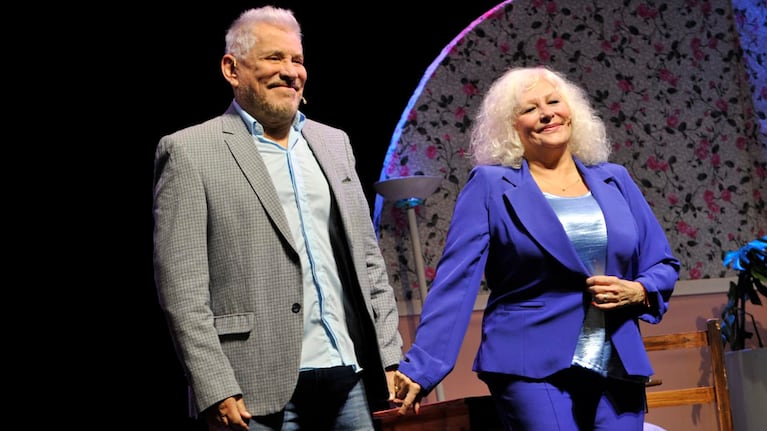 Arnaldo André y Luisa Albinoni protagonizan “Amores en redes” en el Teatro Regina