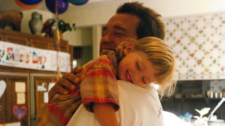 Arnold Schwarzenegger con su hijo  Patrick, en una foto que compartió en un cumpleaños del joven. Foto: Instagram @schwarzenegger