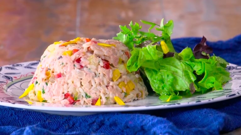 Arroz con atún y huevo mollet: un plato reconfortante que ofrece placer en cada bocado