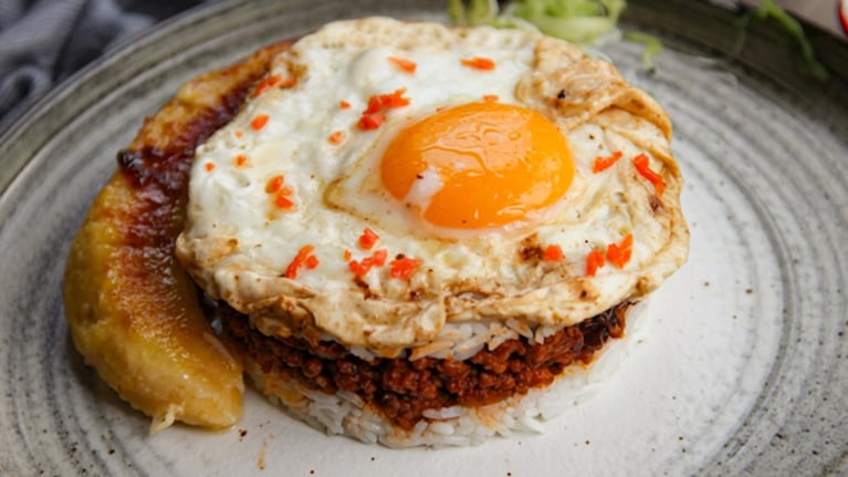 Arroz tapado, un plato insignia de la cocina peruana. Foto: Taste Atlas
