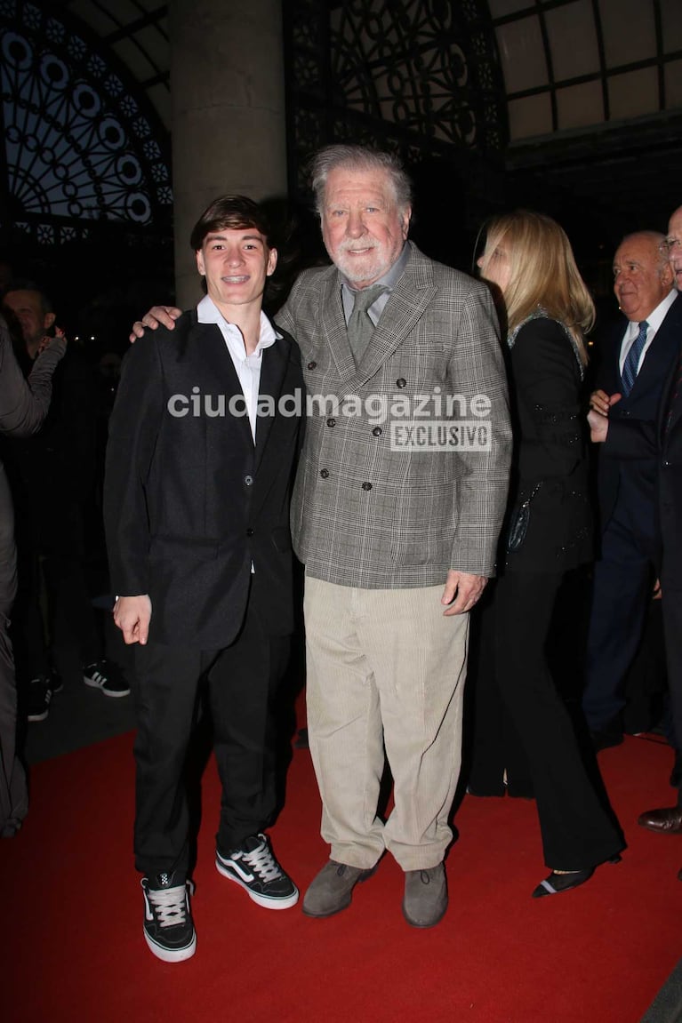 Arturo Puig y su nieto Nikolay (Foto: Movilpress)