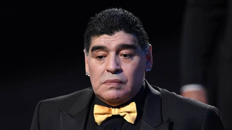 Aseguran que en dos clínicas aconsejaron no operar a Maradona por el hematoma en la cabeza