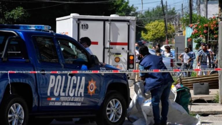Asesinan a balazos a dos hombres cuando iban a trabajar en moto en Rosario