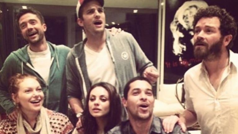 Ashton Kutcher y Mila Kunis se reencontraron con sus compañeros de That 70s Show. (Foto: Instagram Danny Masterson)