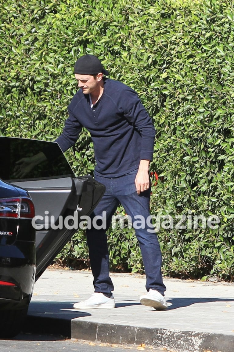 Ashton Kutcher y su divertido blooper a plena luz del día en las calles de Los Ángeles