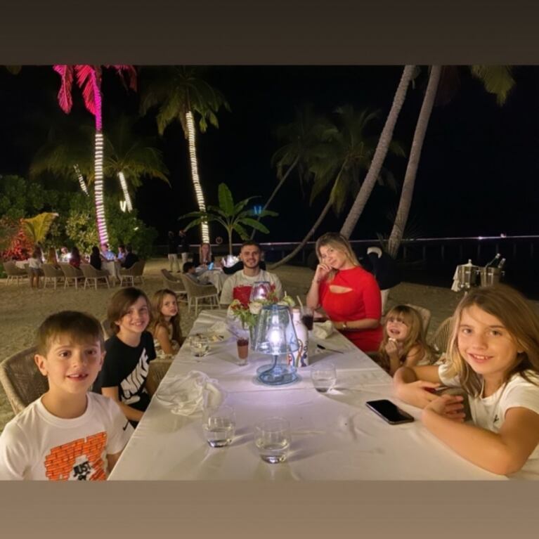 Así celebraron la Navidad los famosos: fotos familiares, mensajes de amor y looks festivos