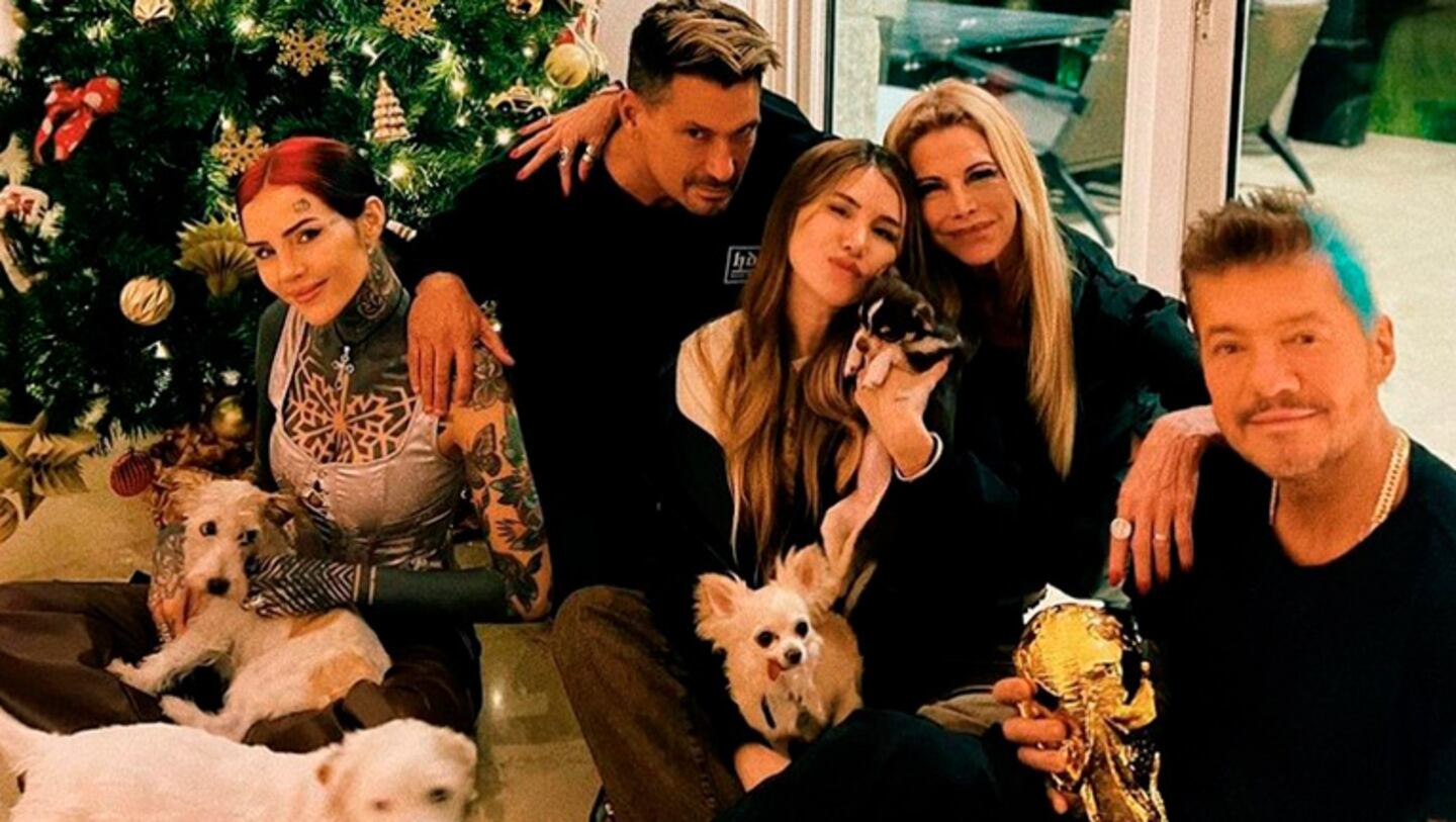 Así disfrazó Mica Tinelli a sus mascotas para Navidad.