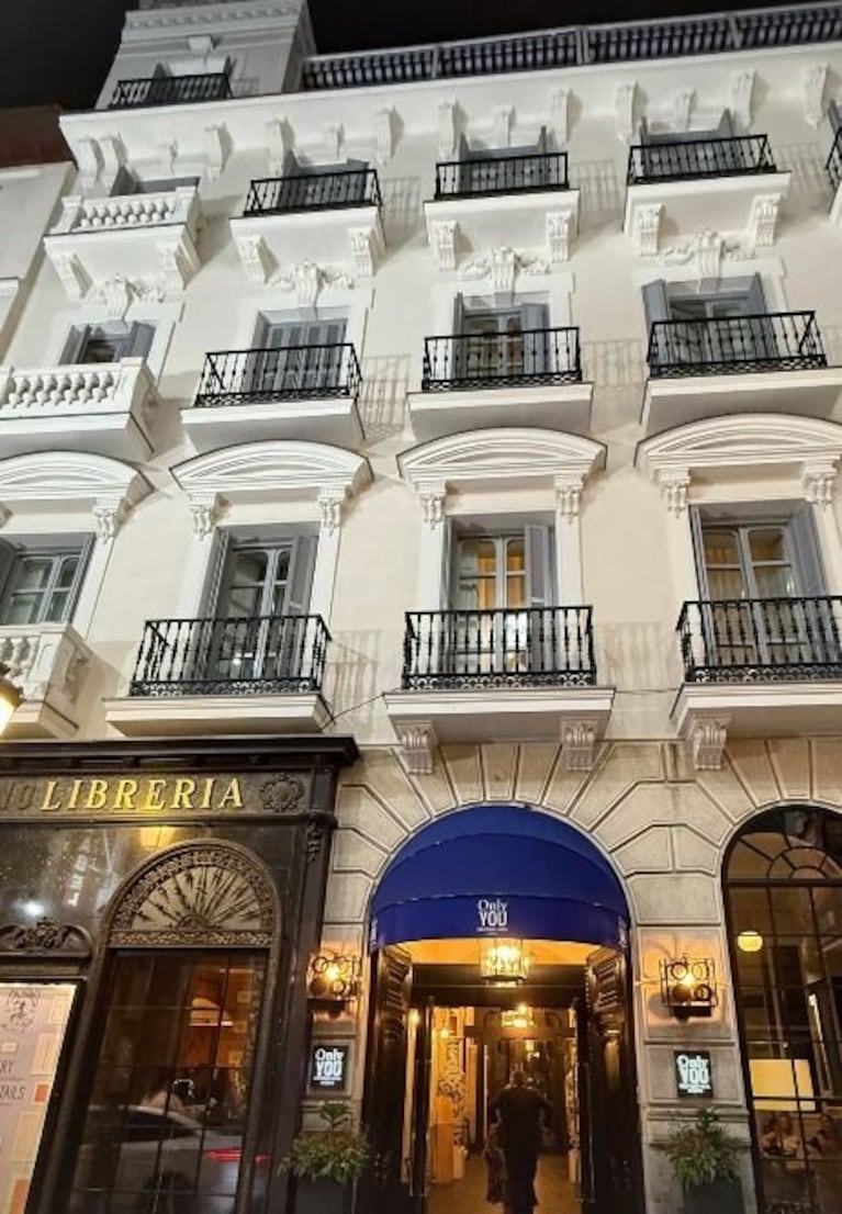 Así es el hotel boutique de Pampita y Martín Pepa en Madrid: ascensor con biblioteca y bar de lujo | Créditos: Instagram @pampitaoficial