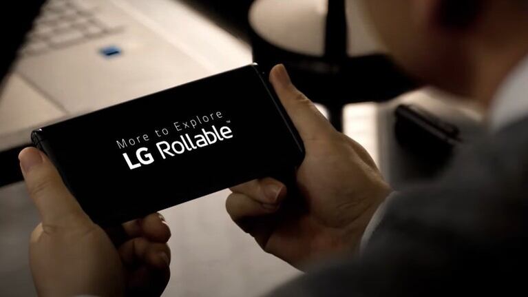 Así es el smartphone de LG con pantalla enrollable. Foto: DPA.