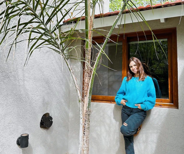 Así es la casa de Agustina Cherri: diseño moderno y contemporáneo, pileta budista y mucho verde | Créditos: Instagram @agustinacherriok