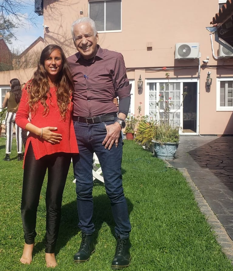 Así es la casa de Alberto Cormillot y Estefanía Pasquini: estilo clásico y colección de enanos de jardín | Créditos: Instagram @estefi_pasquini