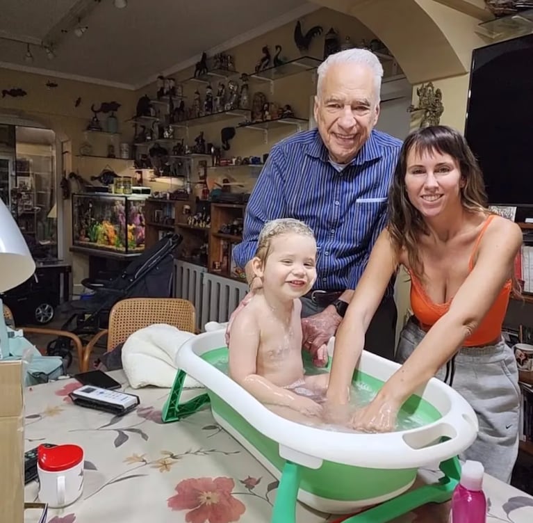 Así es la casa de Alberto Cormillot y Estefanía Pasquini: estilo clásico y colección de enanos de jardín | Créditos: Instagram @estefi_pasquini