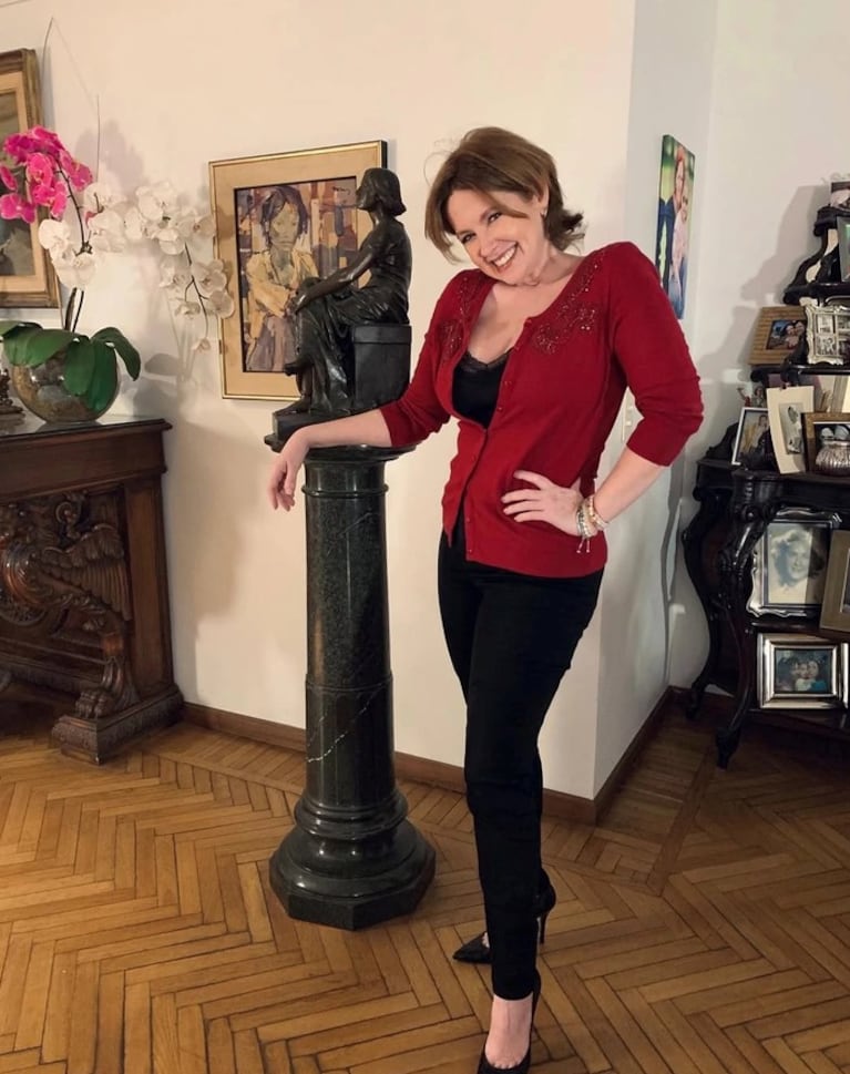 Así es la casa de Andrea Del Boca: diseño noventoso, esculturas de lujo y alfombras orientales | Créditos: Instagram @andreadelboca