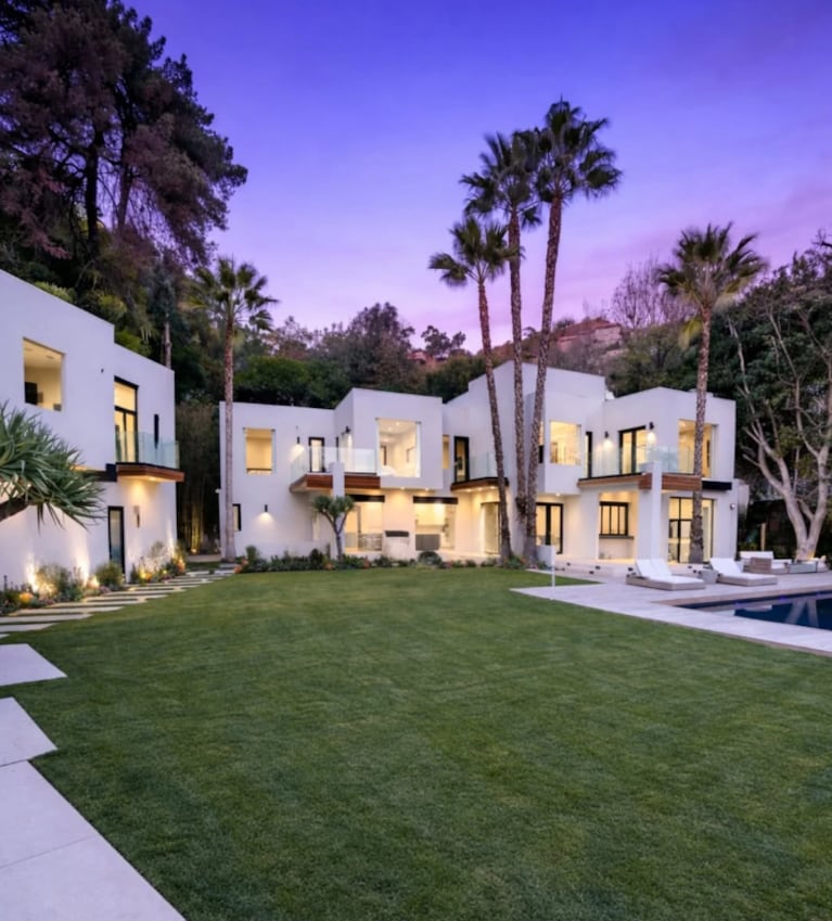 Así es la casa de Bad Bunny en Los Ángeles, valuada en 8,8 millones de dólares: lujo y piscina infinita | Créditos: Instagram