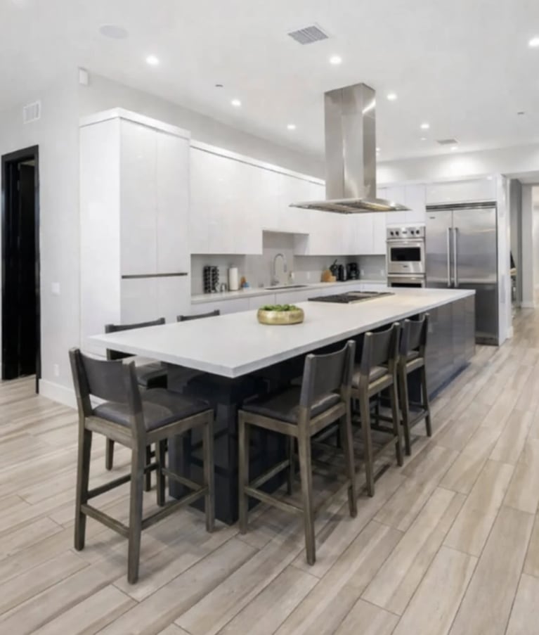 Así es la casa de Bad Bunny en Los Ángeles, valuada en 8,8 millones de dólares: lujo y piscina infinita | Créditos: Instagram