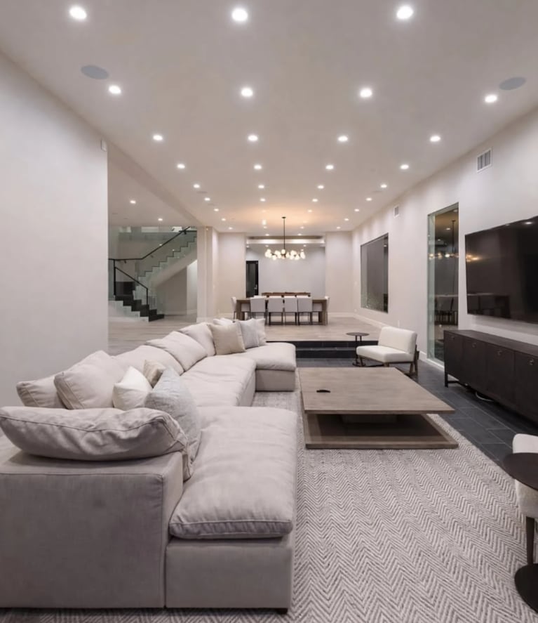 Así es la casa de Bad Bunny en Los Ángeles, valuada en 8,8 millones de dólares: lujo y piscina infinita | Créditos: Instagram