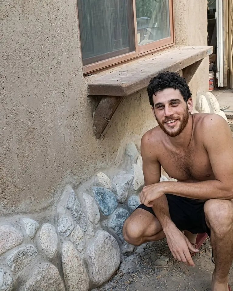 Así es la casa de barro que construyó Jerónimo, el hijo de Julián Weich. Crédito: instagram